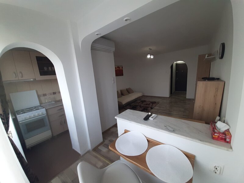 Metrou Favorit, garsoniera